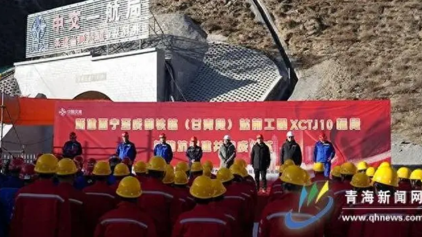 西成鐵路10標段全線進入隧道正洞施工