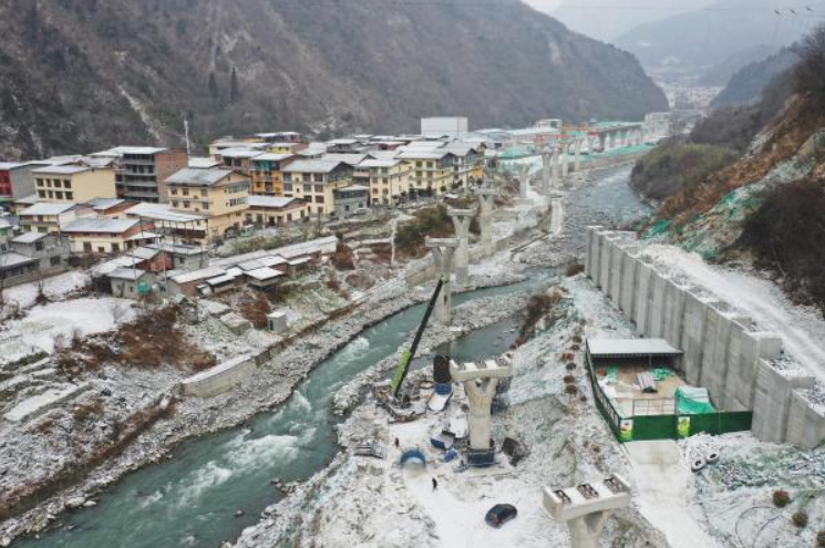 “都四”山地軌道項目紫荊隧道工程全力沖刺迎來“開門紅”